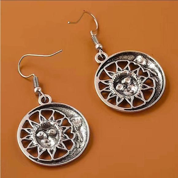 Silver Moon Sun Boho Vintage Fish Hook Dangle Earrings - Picture 6 of 7